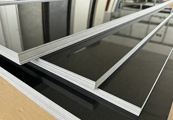 Ciri-ciri Panel Dinding Kristal Karbon Cermin PET.